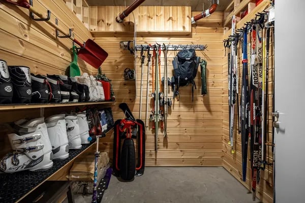 Choosing the Right Garage Storage Cabinets: A Practical Guide to Organization and Durability Cover